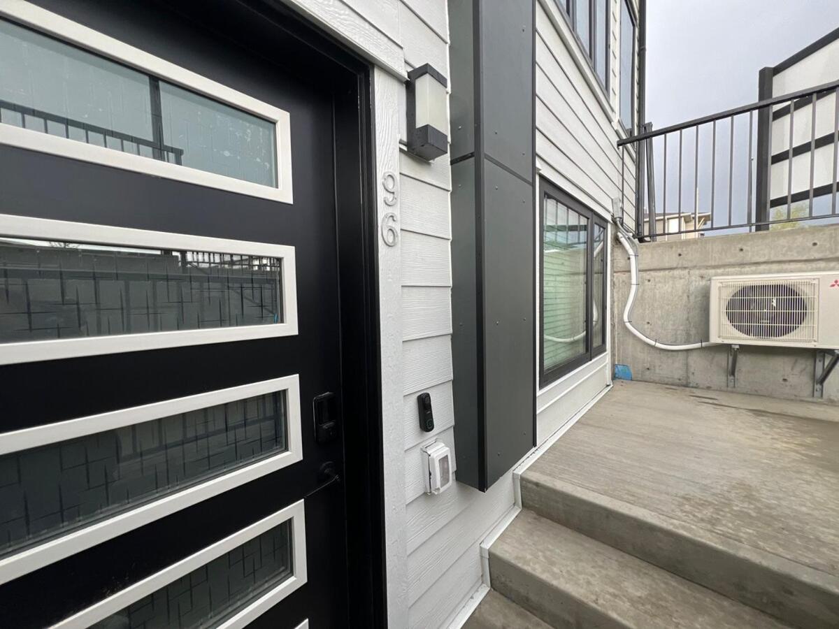 2-bedroom Near Airport Apartment Calgary