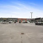 2-Bedroom Suite Near Yyc Airport